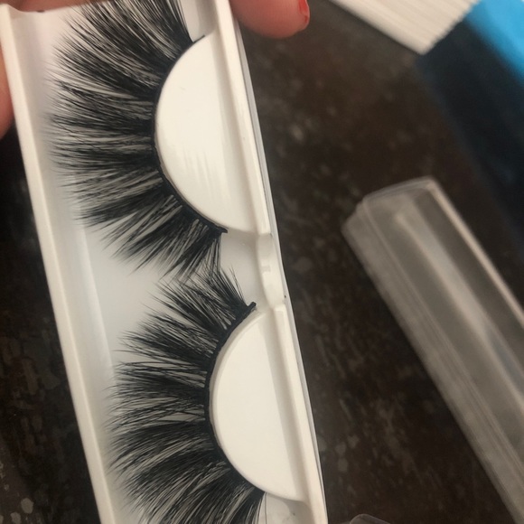 Eyelashes - Picture 2 of 3